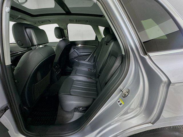 Photo of 2022 Florett Silver Metallic Audi Q5