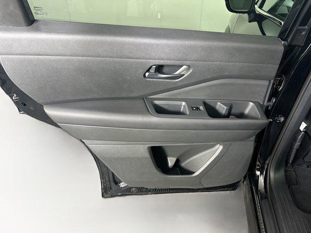 Photo of 2024 Super Black Nissan Pathfinder