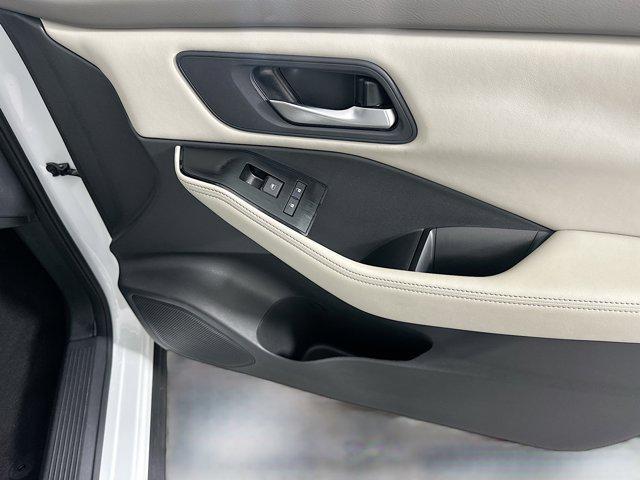 Photo of 2025 Everest White Pearl Nissan Rogue