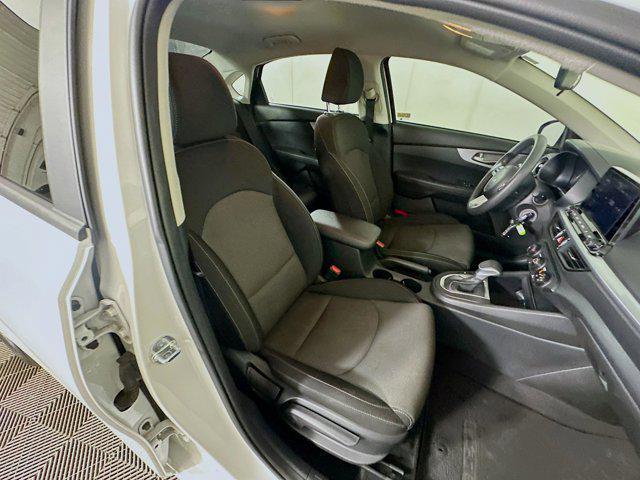Photo of 2023 Snow White Pearl Kia Forte