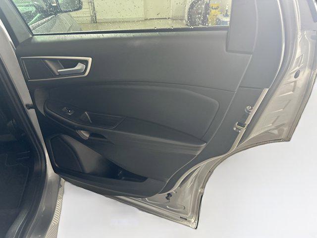 Photo of 2023 Iconic Silver Metallic Ford Edge