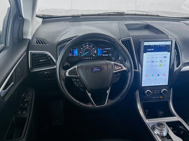 Photo of 2023 Iconic Silver Metallic Ford Edge