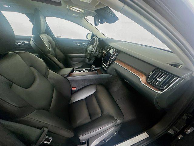 Photo of 2024 Onyx Black Metallic Volvo S60