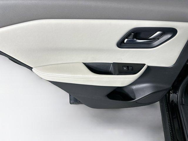 Photo of 2025 Super Black Nissan Rogue