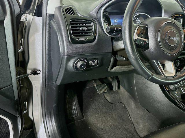 Photo of 2018 Billet Silver Metallic Clearcoat Jeep Compass