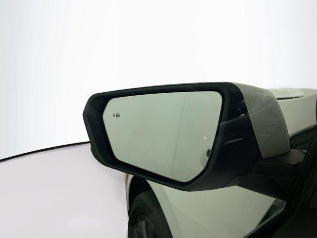 Photo of 2022 Summit White Chevrolet Equinox
