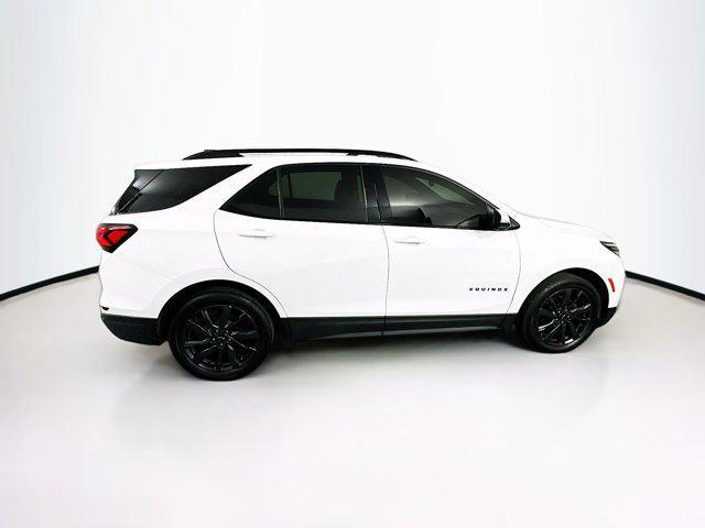 Photo of 2022 Summit White Chevrolet Equinox