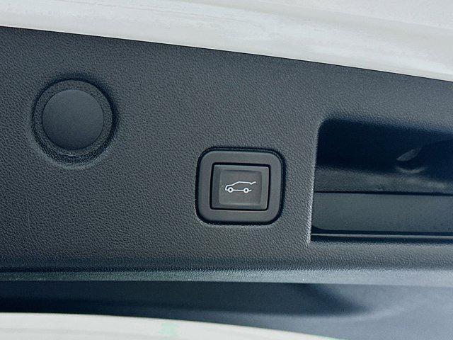 Photo of 2022 Summit White Chevrolet Equinox