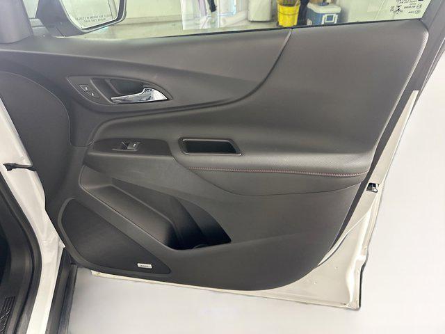 Photo of 2022 Summit White Chevrolet Equinox