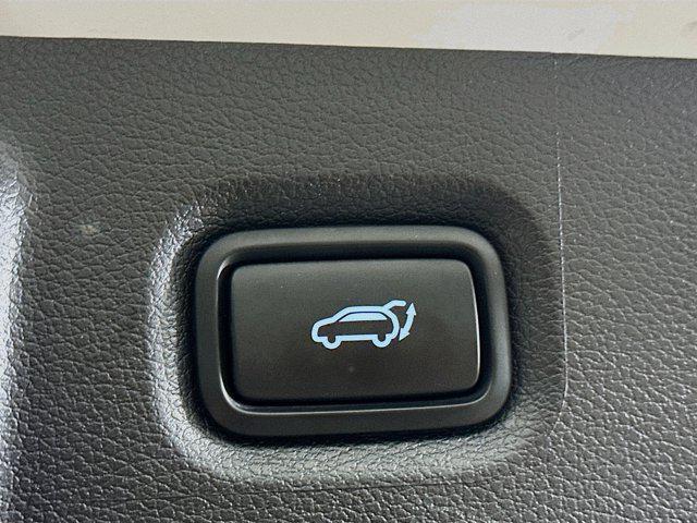 Photo of 2023 Shimmering Silver Hyundai SANTA FE