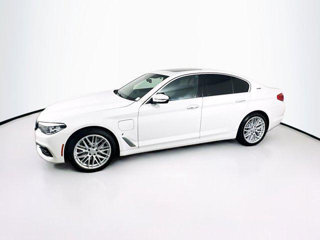 Photo of 2018 Alpine White BMW 530e