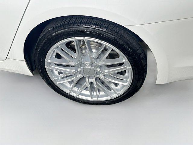 Photo of 2018 Alpine White BMW 530e