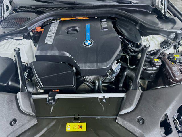 Photo of 2018 Alpine White BMW 530e