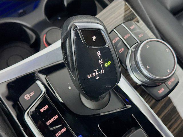Photo of 2018 Alpine White BMW 530e