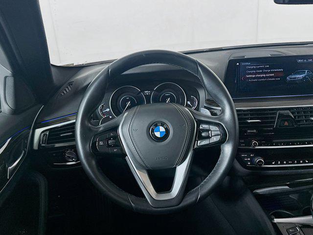 Photo of 2018 Alpine White BMW 530e