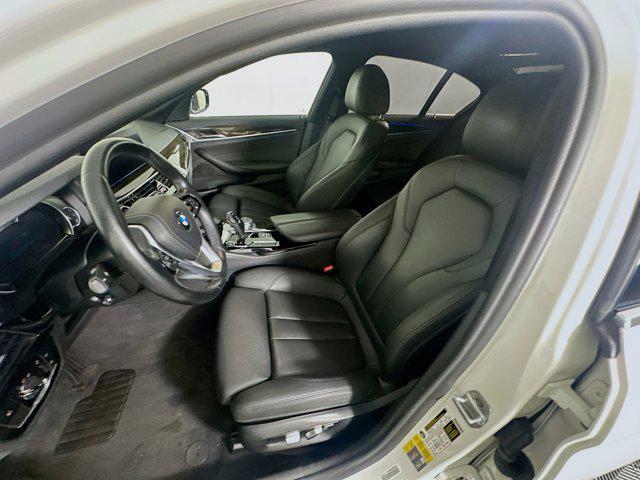 Photo of 2018 Alpine White BMW 530e