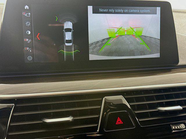 Photo of 2018 Alpine White BMW 530e