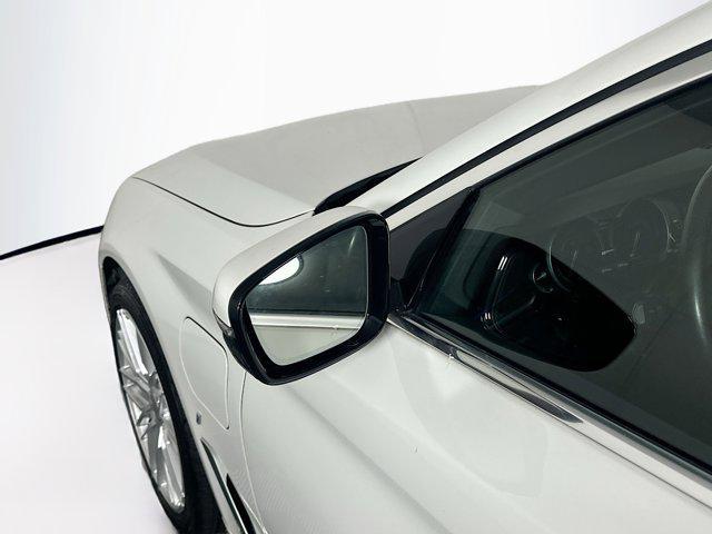 Photo of 2018 Alpine White BMW 530e