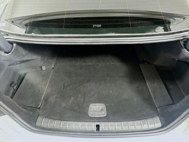 Photo of 2018 Alpine White BMW 530e