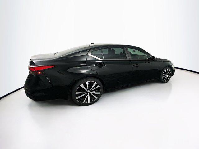 Photo of 2022 Super Black Nissan Altima