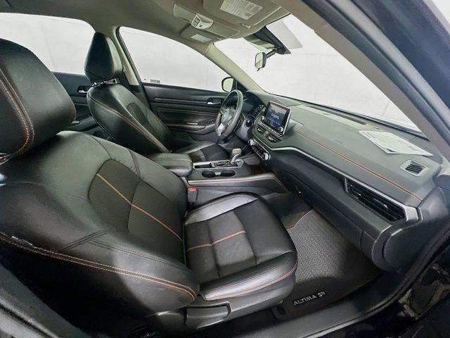 Photo of 2022 Super Black Nissan Altima