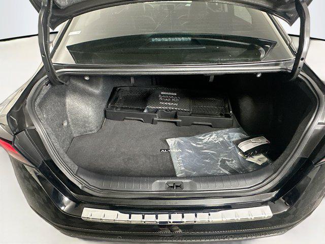 Photo of 2022 Super Black Nissan Altima