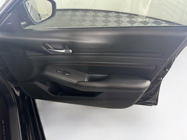 Photo of 2022 Super Black Nissan Altima