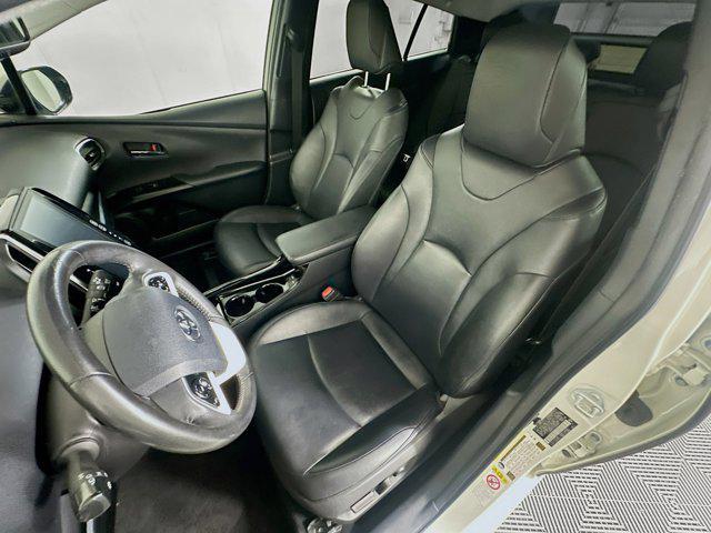 Photo of 2018 Blizzard Pearl Toyota Prius