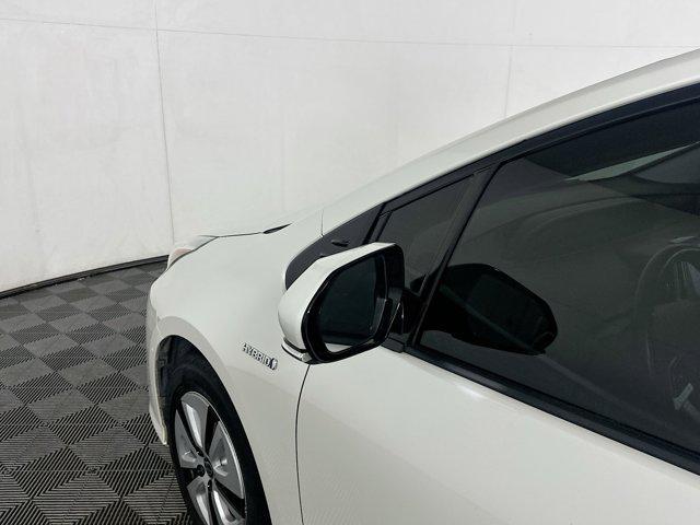 Photo of 2018 Blizzard Pearl Toyota Prius