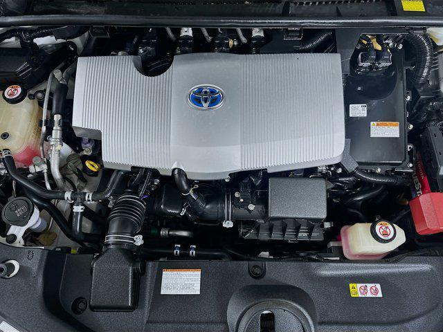 Photo of 2018 Blizzard Pearl Toyota Prius