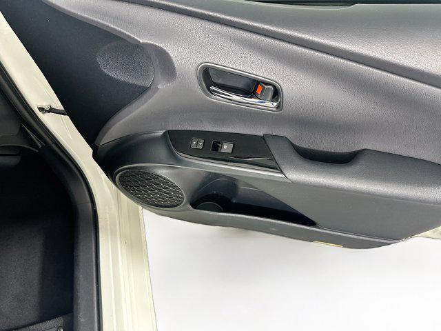 Photo of 2018 Blizzard Pearl Toyota Prius