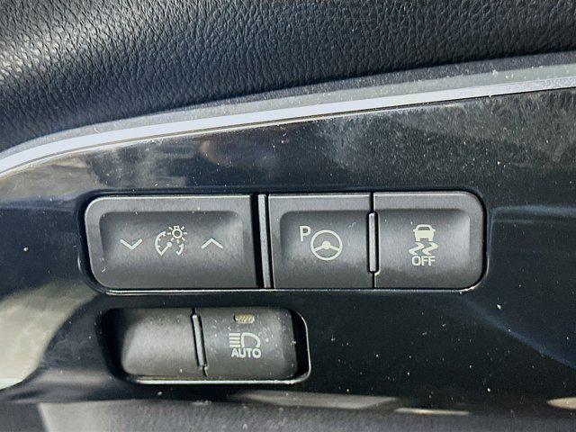 Photo of 2018 Blizzard Pearl Toyota Prius