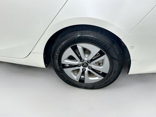 Photo of 2018 Blizzard Pearl Toyota Prius