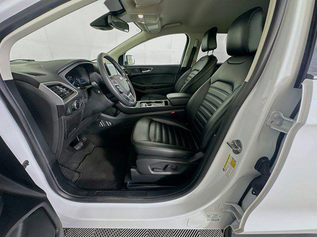 Photo of 2024 Oxford White Ford Edge