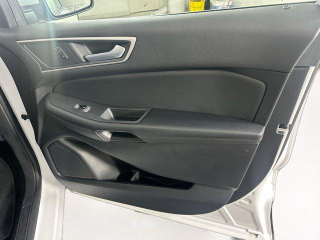 Photo of 2024 Oxford White Ford Edge