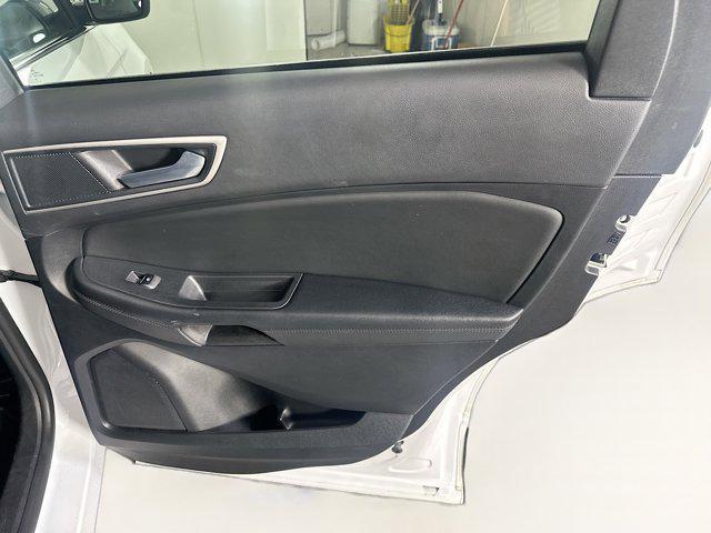 Photo of 2024 Oxford White Ford Edge