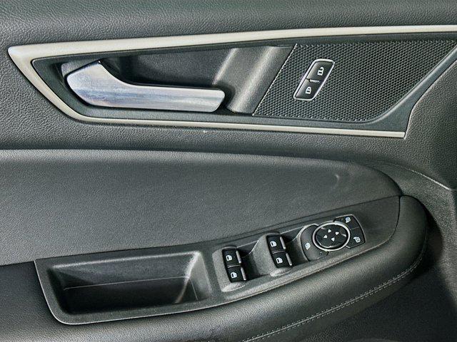 Photo of 2024 Oxford White Ford Edge