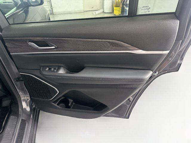 Photo of 2022 Baltic Gray Metallic Clearcoat Jeep Grand Cherokee L