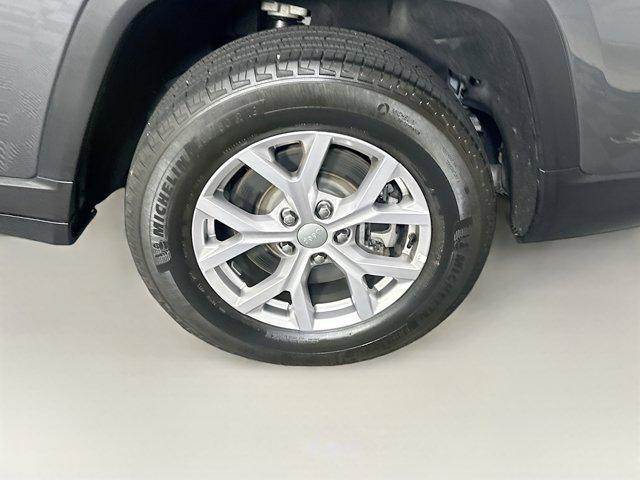 Photo of 2022 Baltic Gray Metallic Clearcoat Jeep Grand Cherokee L
