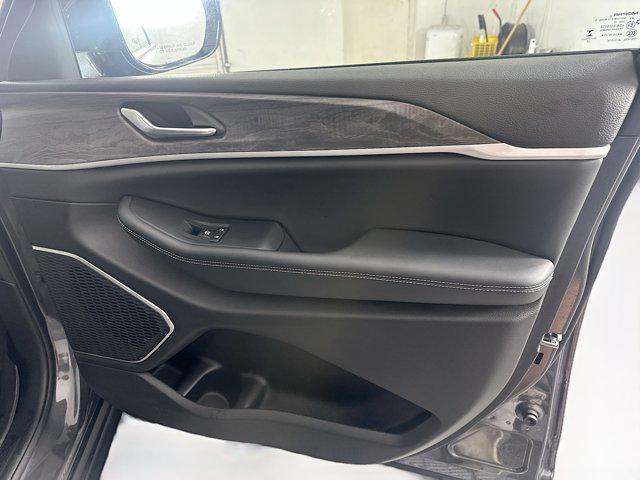 Photo of 2022 Baltic Gray Metallic Clearcoat Jeep Grand Cherokee L