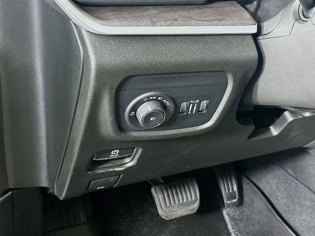 Photo of 2022 Baltic Gray Metallic Clearcoat Jeep Grand Cherokee L