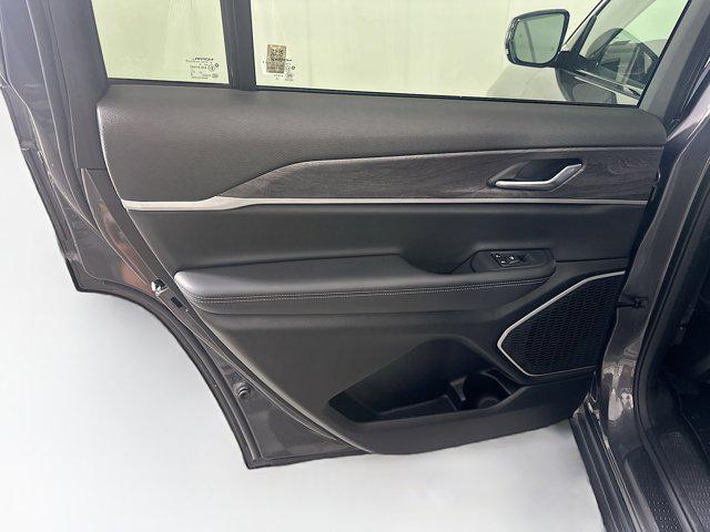 Photo of 2022 Baltic Gray Metallic Clearcoat Jeep Grand Cherokee L