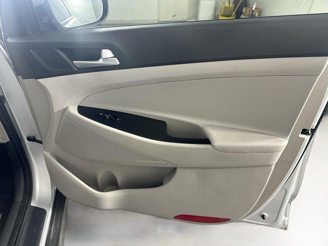 Photo of 2019 Molten Silver Hyundai TUCSON