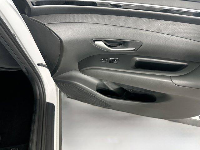 Photo of 2024 White Pearl Hyundai TUCSON