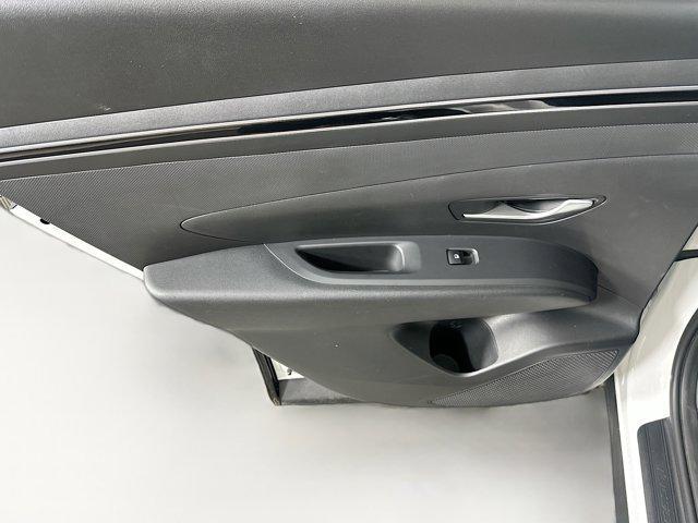 Photo of 2024 White Pearl Hyundai TUCSON