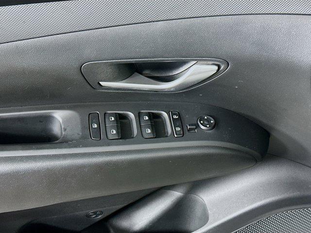 Photo of 2024 White Pearl Hyundai TUCSON