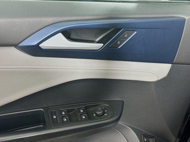 Photo of 2024 Deep Black Pearl Volkswagen Taos
