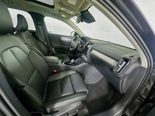 Photo of 2025 Onyx Black Metallic Volvo XC40