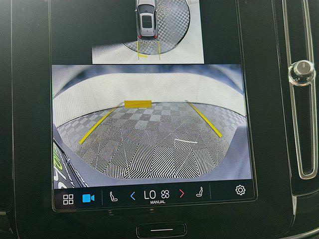 Photo of 2025 Onyx Black Metallic Volvo XC40