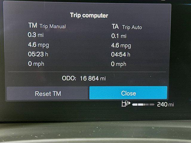 Photo of 2025 Onyx Black Metallic Volvo XC40
